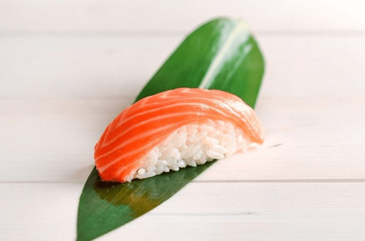 Суши с лососем